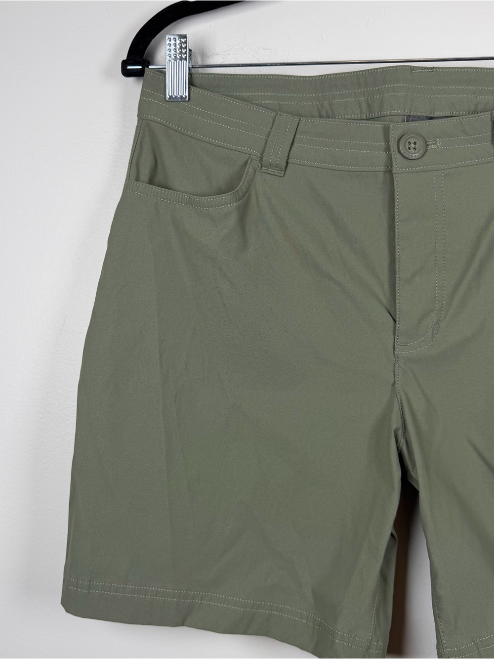 Eddie Bauer Women's Rainier Shorts Green Nylon Hiking Gorpcore Stretch Size 10 - Picture 2 of 10